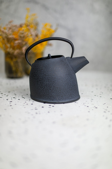 Théière en fonte bleu-gris...